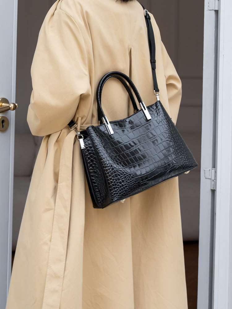 Aidrani Women Crocodile Print  - Leatherwork Designs recension och pris